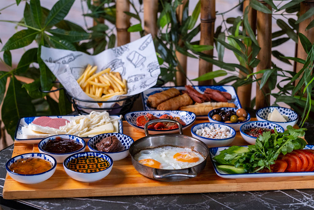 İki Kişilik Kahvaltı